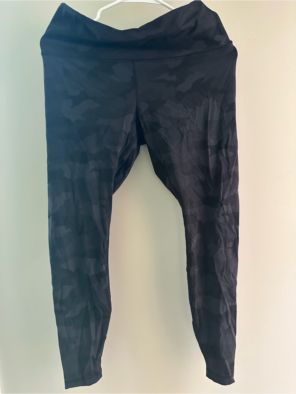 Lululemon wonder under leggings size 10 black camo